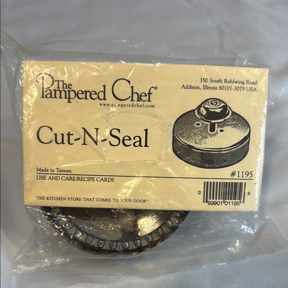 Pampered Chef Other - Pampered Chef Cut-N-Seal, 3 1/2”, #1195, New & Sealed, sandwich cutter, metal